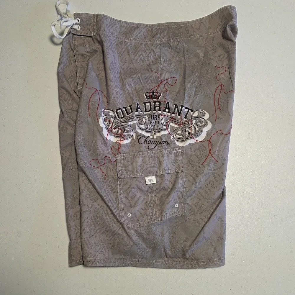 Quadrant Boardshorts Surf Beach Swim Unlined Tropical Gray Pockets Mens‎ Sz 32